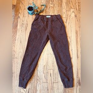Abercrombie Women’s City Joggers in Brown Animal Print, Size Medium